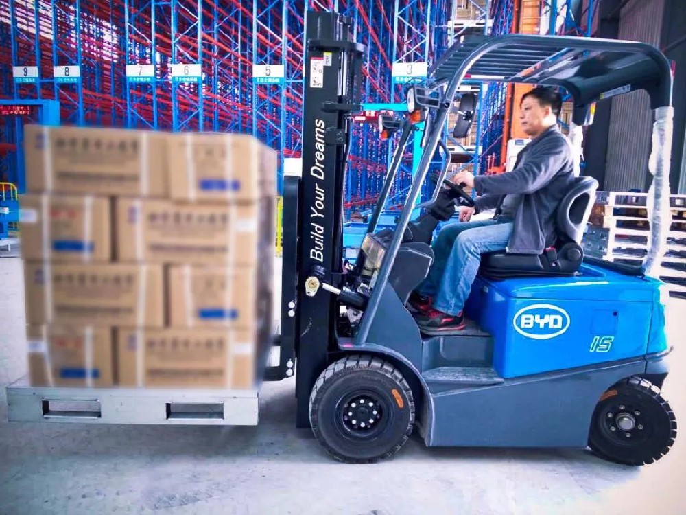 “智”在必行，比亞迪叉車打造“向上、向善”搬運新未來